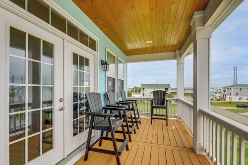 Coastal Views & Hot Tub! Sneads Ferry Getaway