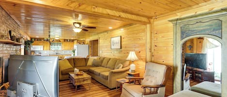 House (2 Bedrooms) | Interior