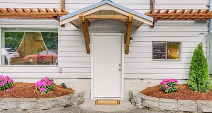 Gateway to Seattle Area! Apt Great for Commuters