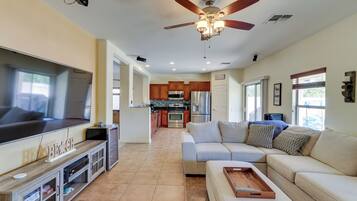 House (5 Bedrooms) | Interior
