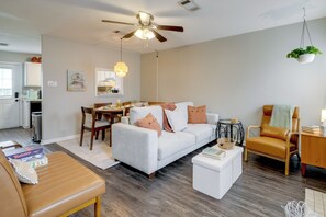 Apartment (2 Bedrooms) | Interior - Walk to Park w/ Pond, Trails & More! Sherwood Unit (Sherwood)