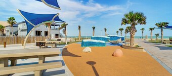 Poolside Fun, Ocean Strolls! Corpus Christi Escape