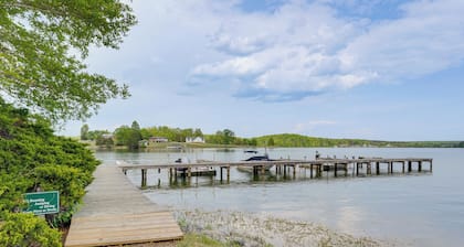 Hot Tub, Boat Slip & Arcade Games! Lake Anna Home