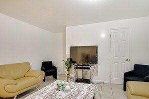Interior - Walkable Neighborhood! Long Island Basecamp (Great Neck)