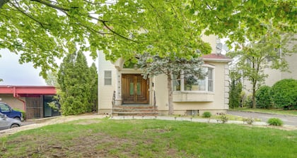 Walkable Neighborhood! Long Island Basecamp