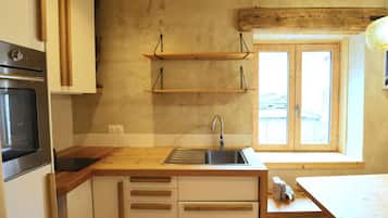 Frigorífico, horno, placa de cocina y lavavajillas