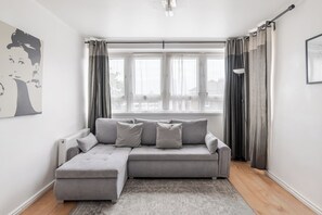 Living area - Apartment Sleeps 4 With Parking (London)