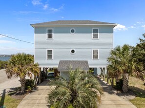 Exterior - Bay Watch w/Elevator (Pet Friendly Home) (Morehead City)