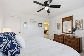 Free WiFi, bed sheets - Leland's Beach House with Ocean View (Atlantic Beach)