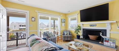 Smart TV, fireplace