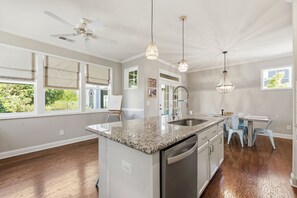 Fridge, microwave, oven, stovetop - Serendipity in Beau Coast with Community Pool (Beaufort)