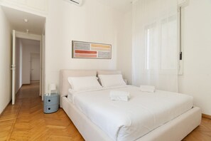 可攜式嬰兒床、Wi-Fi、床單