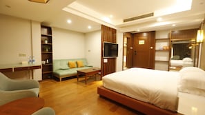 Superior Double Room | Laptop workspace, blackout drapes, iron/ironing board, free WiFi - Rosie Lodge (Zhangjiajie)