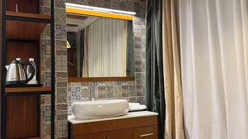 Basic Twin Room | Bathroom | Shower, free toiletries, hair dryer, slippers