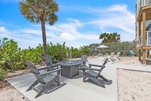 Outdoor dining - 🌞Beach Access Onsite🌴Shared Heated Pool🐬View West #5 (Indian Shores)