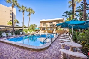 Pool - ☀Beachfront Condo🌴Heated Pool🐬Great Location🐠Madeira Vista 406 (Madeira Beach)