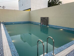 حمّام سباحة خارجي