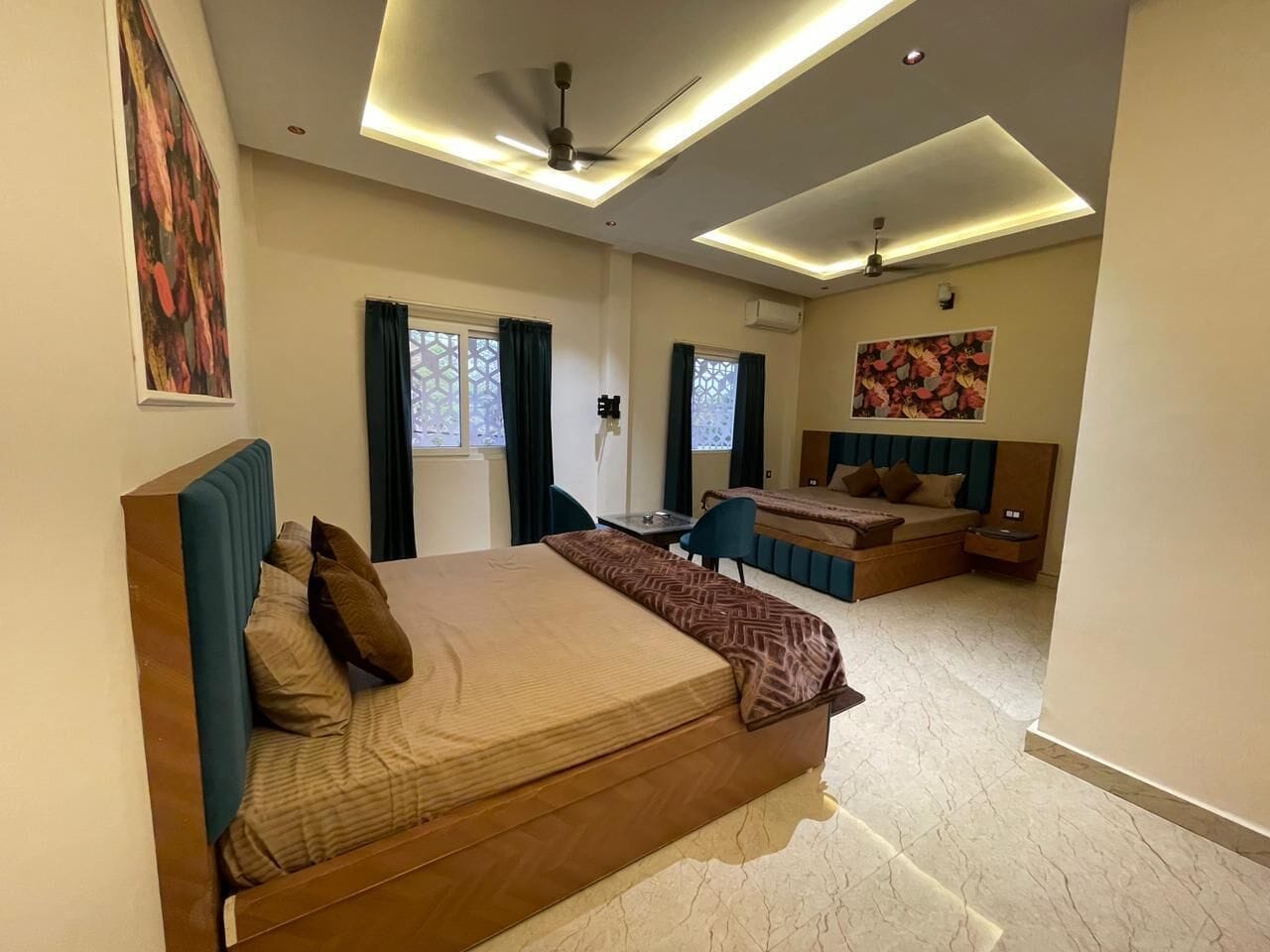 Deluxe kamer, 1 twee- of 2 eenpersoonsbedden, balkon | Een bureau, gratis wifi