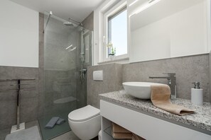 Shower, hair dryer, towels - Villa Solina ZadarVillas (Maslenica)