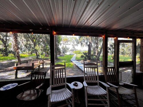 Peaceful, rustic island cabin on Lake George near Silver Glen and Salt Springs.