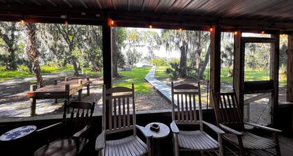 Peaceful, rustic island cabin on Lake George near Silver Glen and Salt Springs.