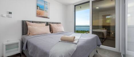 3 bedrooms, bed sheets