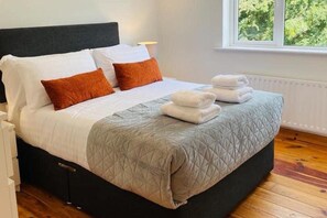 3 bedrooms, free WiFi, bed sheets - Cottage - Sleeps 6 - Garden - Parking - Riverside (Castlemaine)