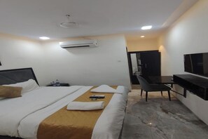 Phòng đôi | Bàn, khu vực làm việc phù hợp cho laptop 