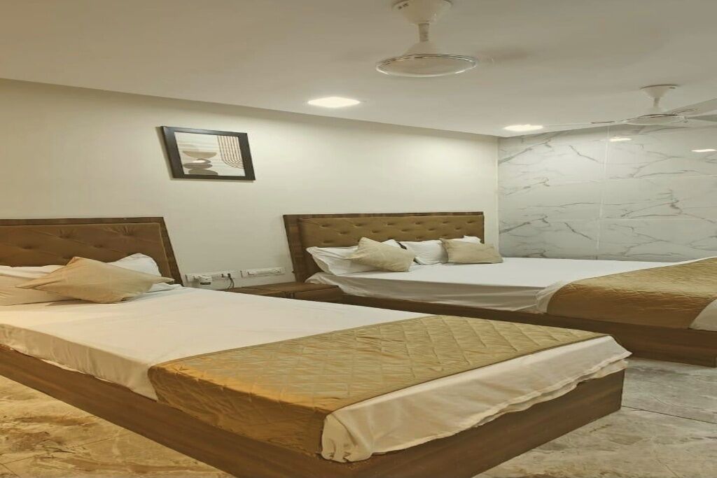 Family Triple Room | Desk, laptop workspace, free WiFi