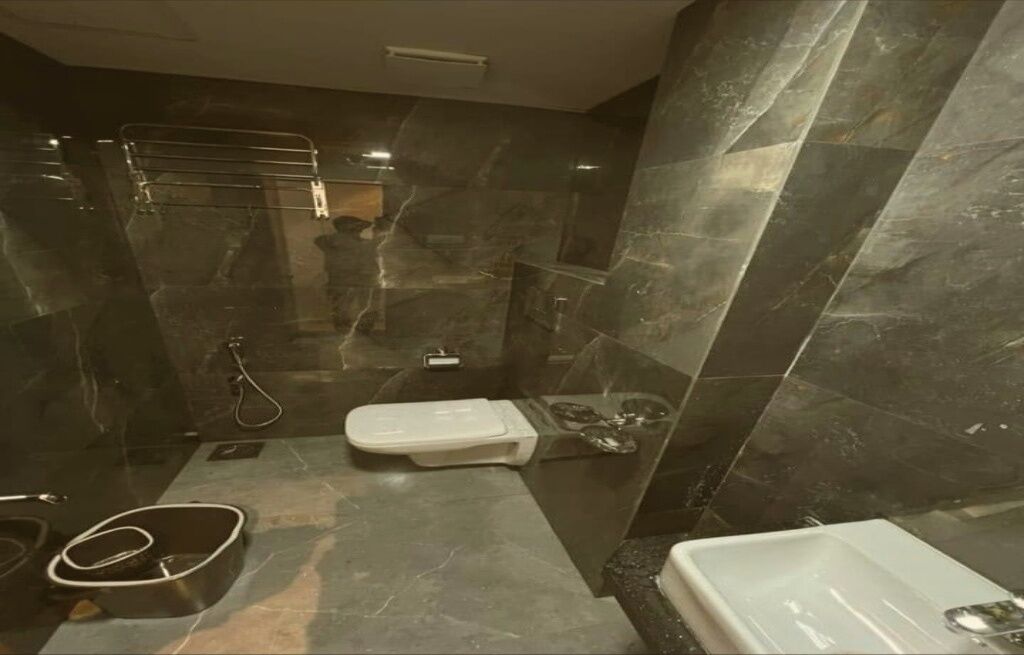 Shower, towels, soap, shampoo