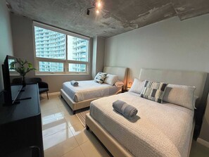 Iron/ironing board, travel cot, WiFi, bed sheets - 2BR · Free Parking · Walk Wynwood · Near Fan Fest (Miami)