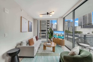 TV - Worldcenter 2BR | Walk to FIFA Fan Fest (Miami)
