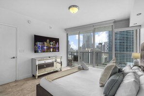 Iron/ironing board, WiFi, bed sheets - Skyline Serenity in Prime Brickell (Miami)