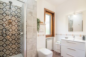 Bathroom - Da Donata - A Private Retreat Stay (Pertosa)