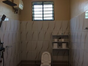 Quarto casal conforto de uso individual, sacada | Banheiro