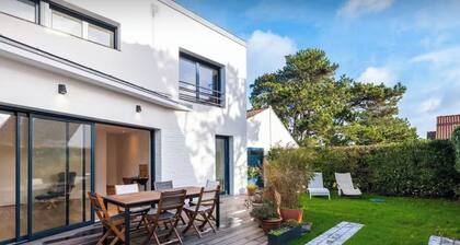 Comfortable villa 3 minutes walk from the beach