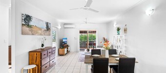 Bright Cozy Apartment Central - Modern
