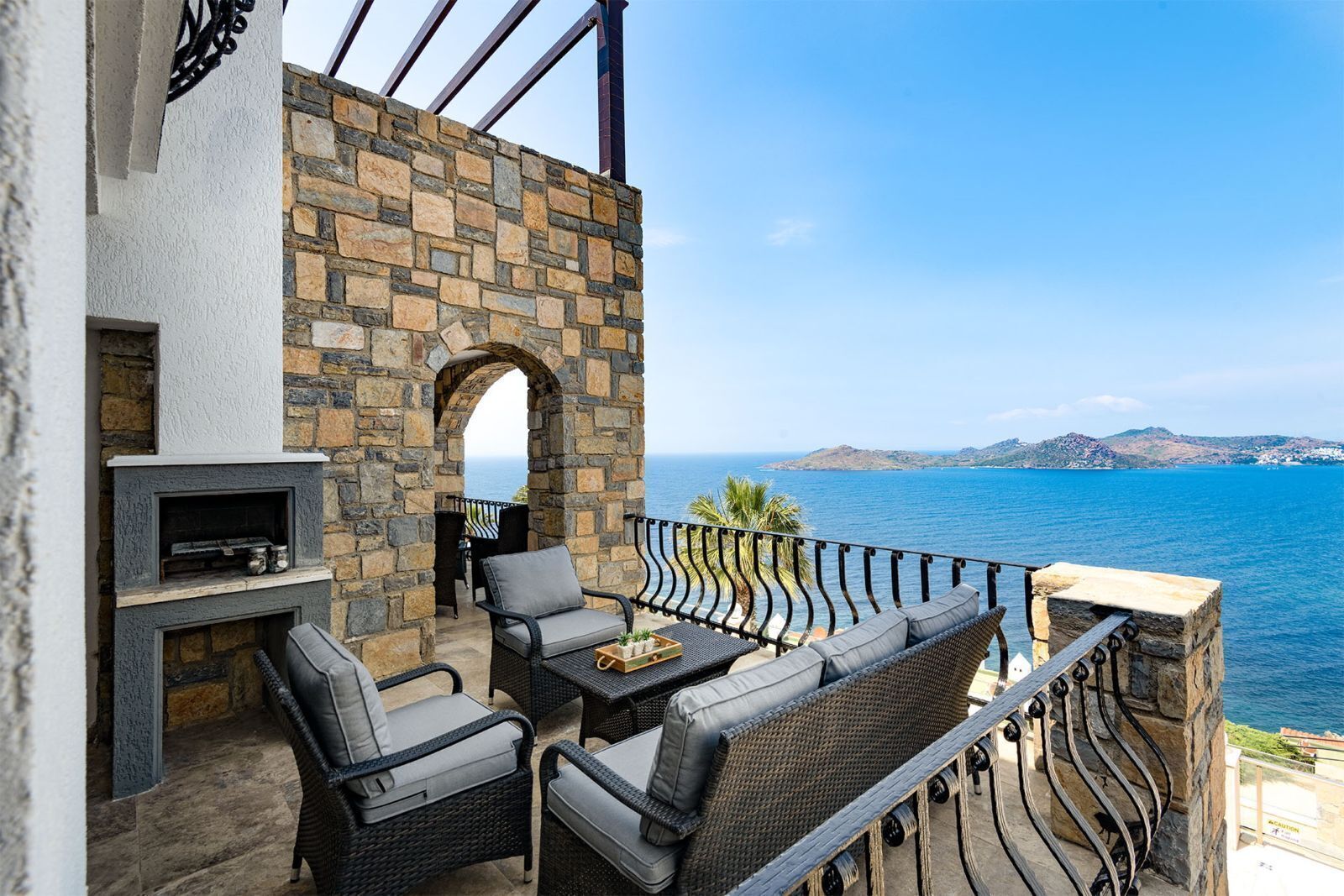 Villa – comfort, terrasse, sjøutsikt | Terrasse/patio