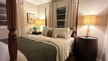 3 bedrooms, iron/ironing board, WiFi (free), bed sheets