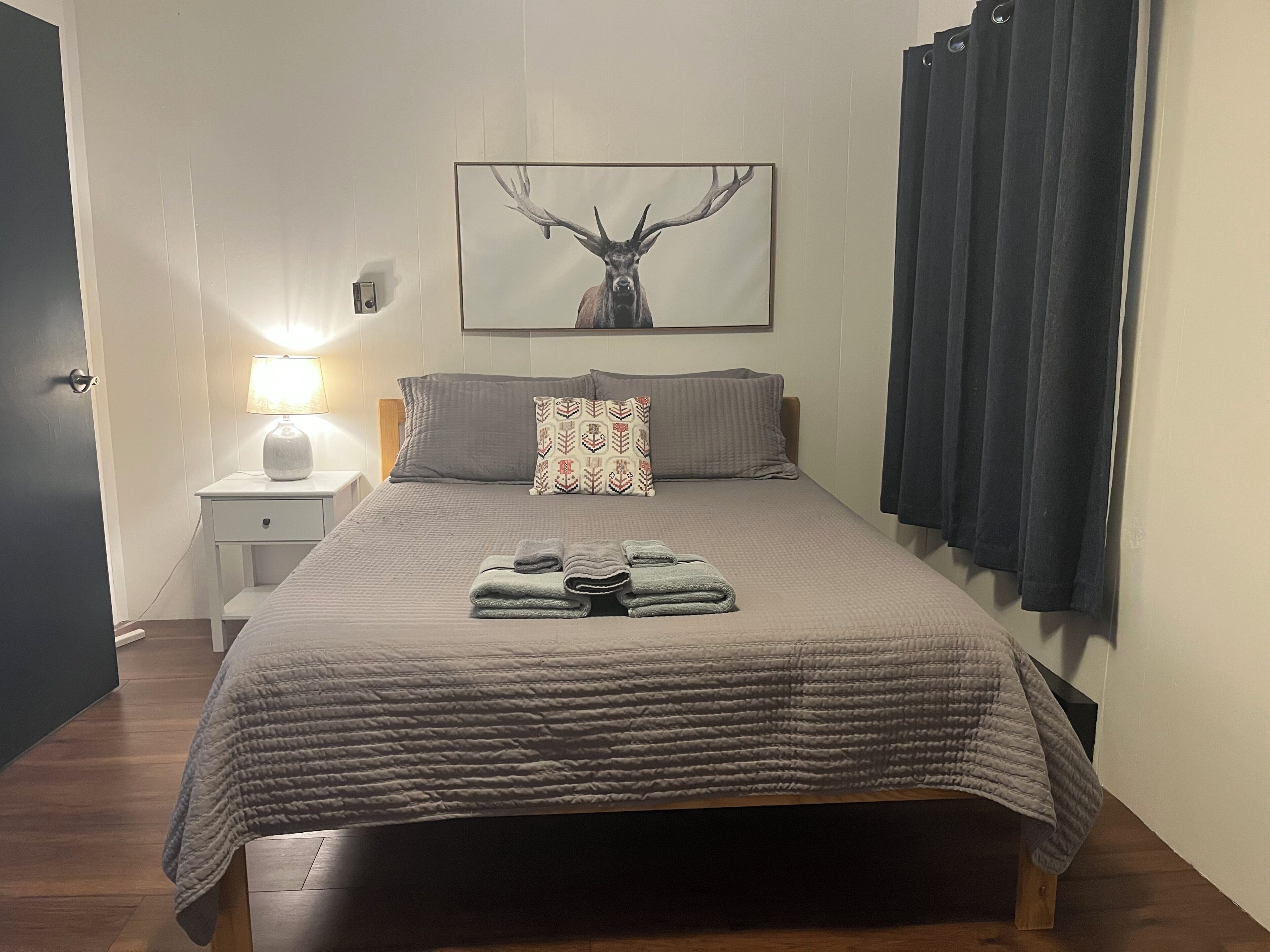 Iron/ironing board, internet, bed sheets