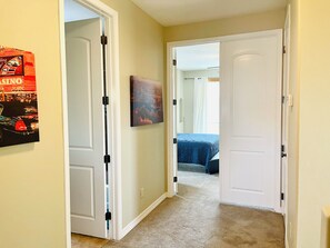 3 chambres, fer et planche à repasser, Wi-Fi gratuit, draps fournis