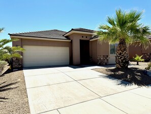 Property grounds - Canvas Cove by Mesquite Vacation Rentals with Outdoor Kitchen and $510 in free daily activities (Mesquite)