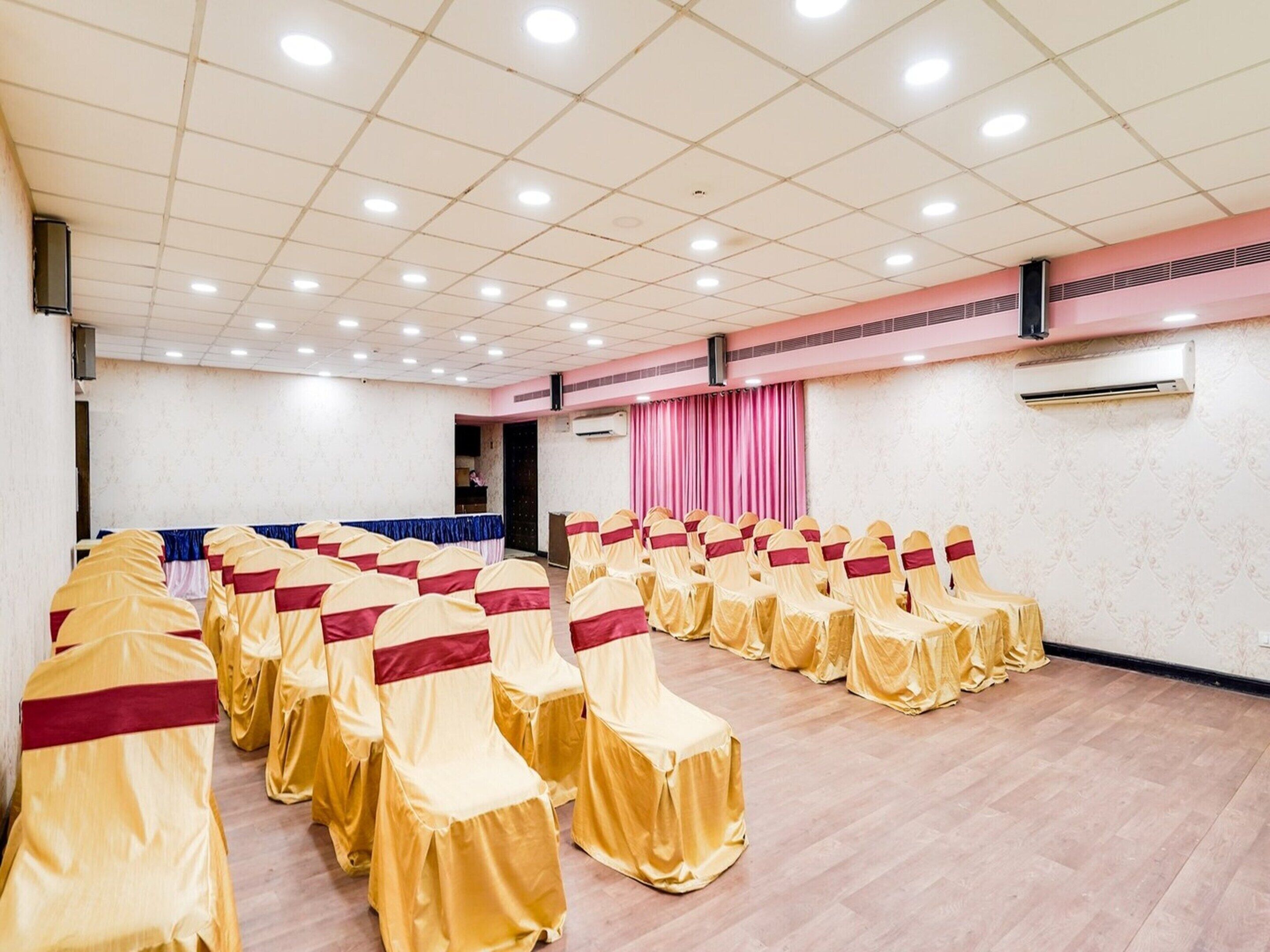 House | Meeting facility