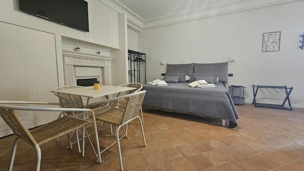 Luxury Quadruple Room, Sea View | Dining