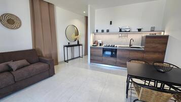 Deluxe Suite, Sea View | Interior