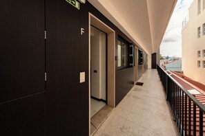 Property grounds - Lisbon Triplex w/ Garage & Tagus River Views (Lisbon)