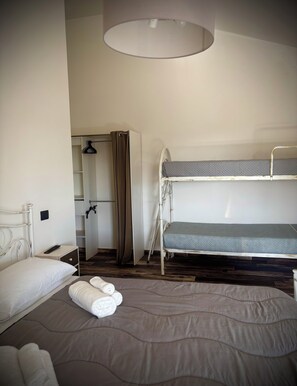 WiFi, bed sheets