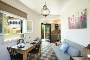 Ozias Luxury Apartment | Dining