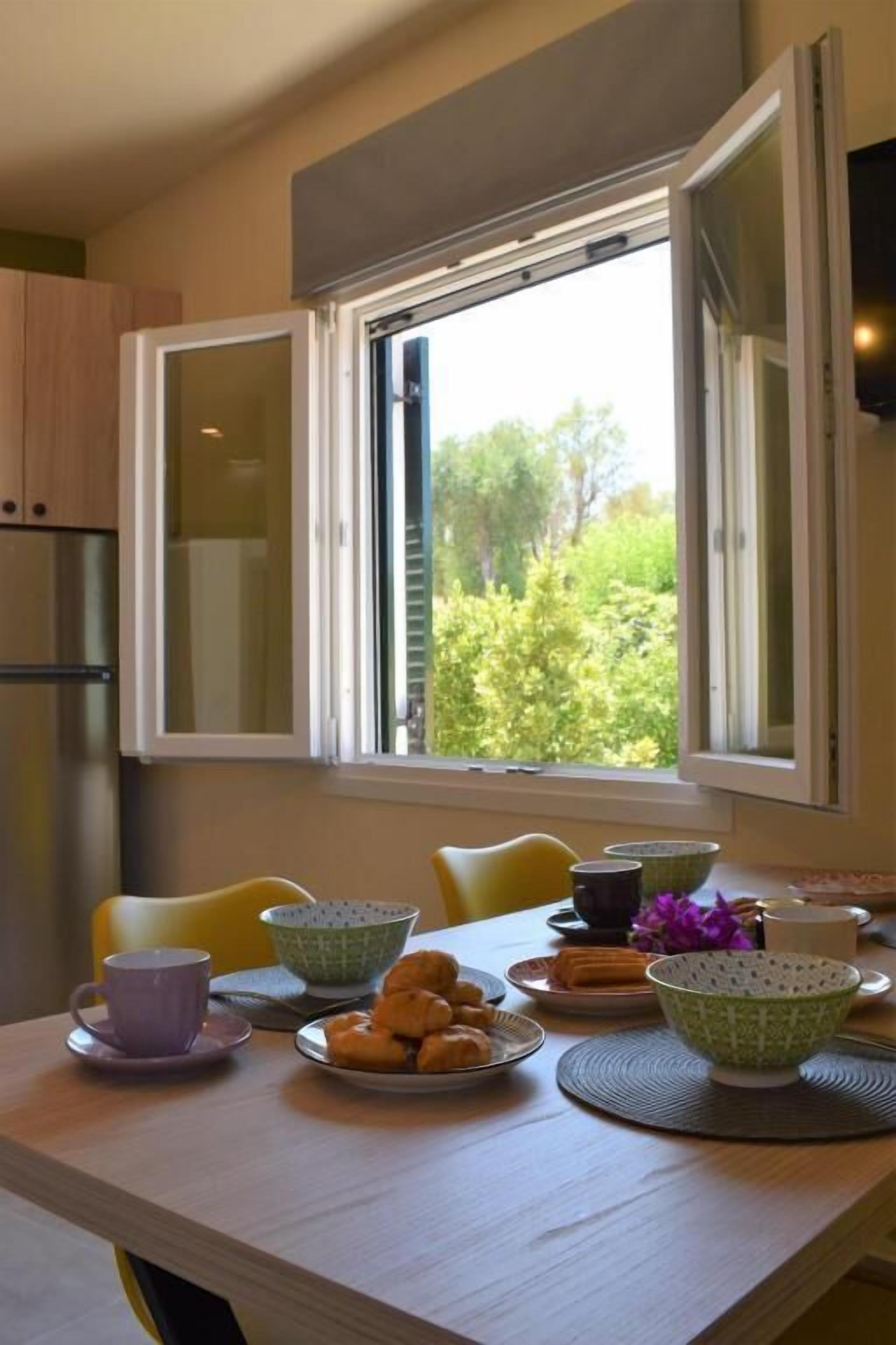 Sterna Sea View Luxury Apartment | Dining