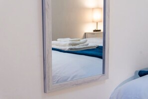 Iron/ironing board, WiFi, bed sheets - Stylish Cosy Homely 6bed Flat at Salford Precinct | Media City | City Centre (Salford)